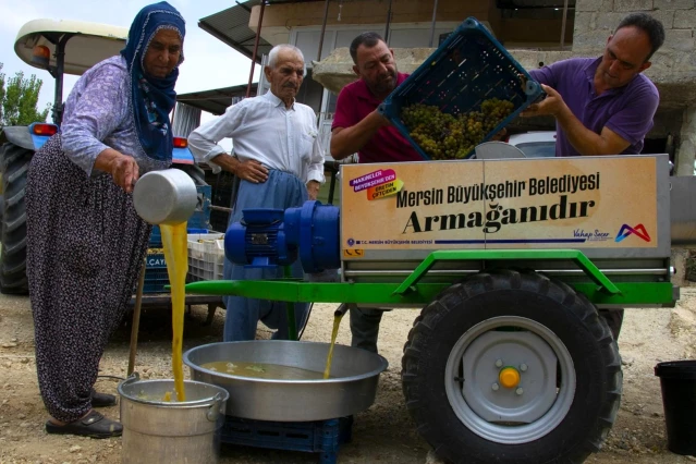 Mersin Büyükşehir Belediyesi Üzüm Sıkma Makinesi Desteğine Başladı