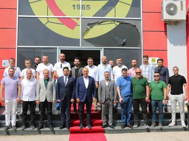 Mevlüt Çavuşoğlu, Eskişehirspor'u ziyaret etti