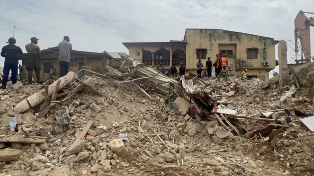 Nijerya'da 2 Katlı Bina Çöktü: 2 Ölü, 37 Yaralı