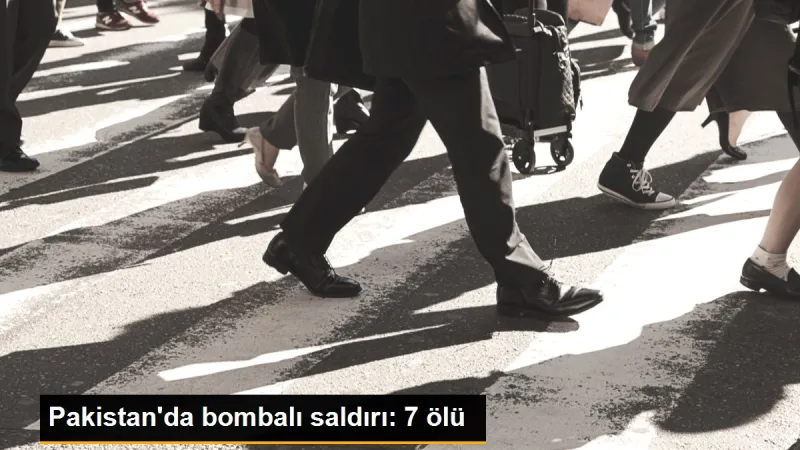 Pakistan'da bombalı saldırı: 7 ölü