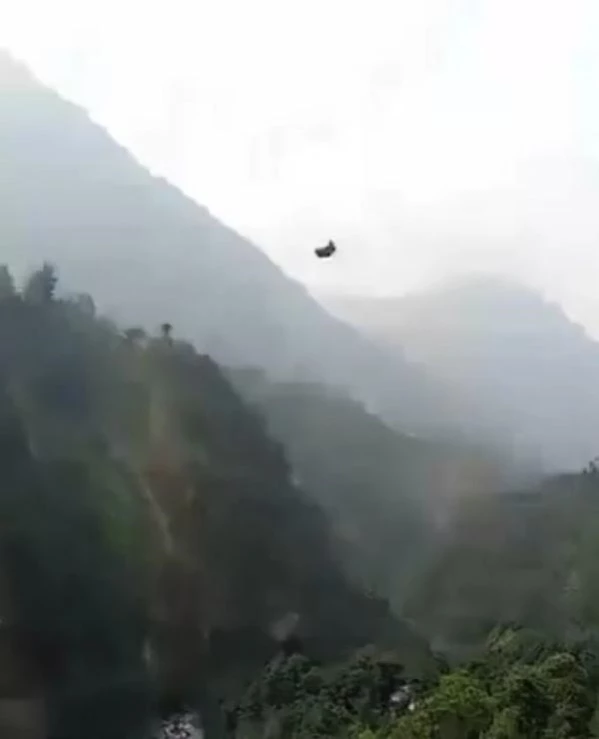 Pakistan'da teleferik kazasında 8 kişi mahsur kaldı