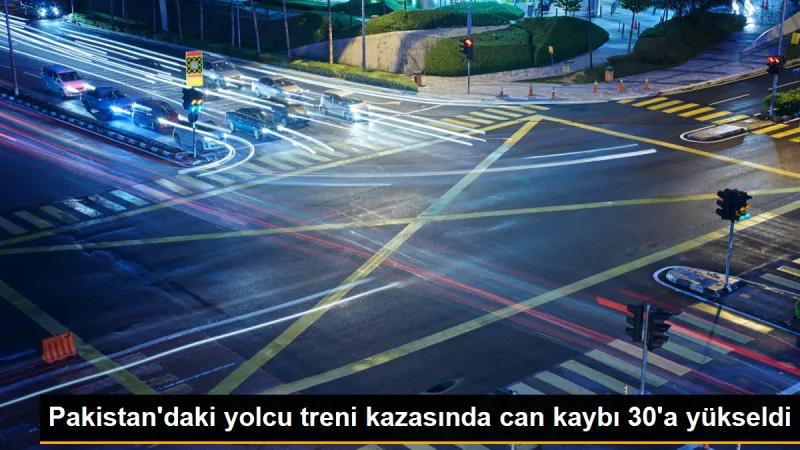 Pakistan'daki tren kazasında can kaybı 30'a yükseldi