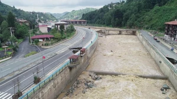 Rize'de Şiddetli Yağış Sonrası Sel ve Heyelanlar Meydana Geldi