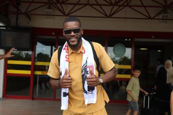 Samsunspor'un transfer ettiği Ntcham, Samsun'a geldi