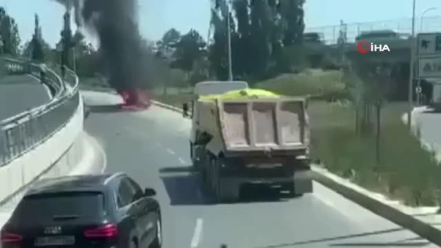 TEM Otoyolunda Otomobil Alev Aldı