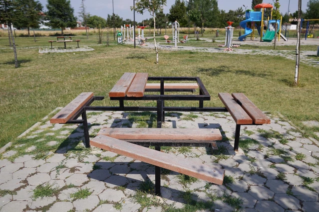 Tepebaşı Belediyesi'ne ait parka zarar verildi