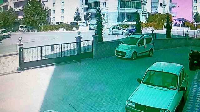 Tokat'ta kavşakta çarpışan araçlar güvenlik kamerasında