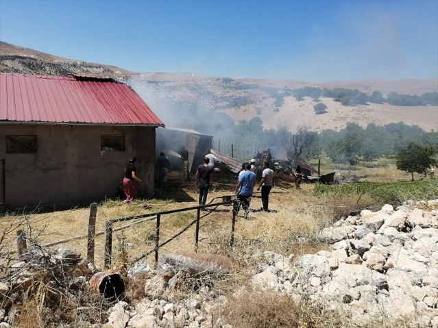 Tunceli'de saman deposunda çıkan yangın söndürüldü