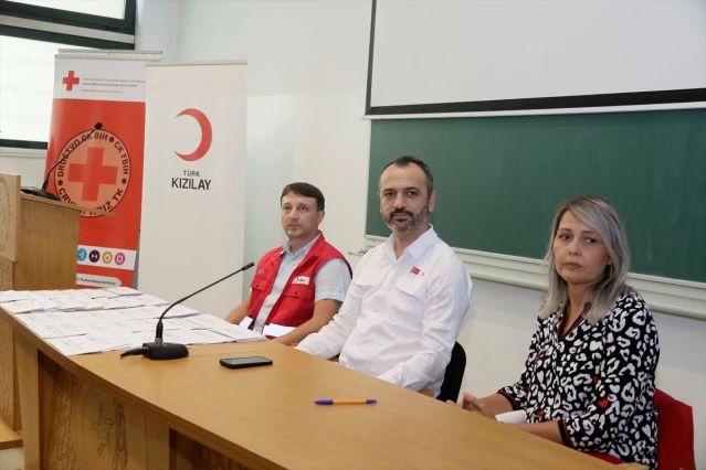 Türk Kızılay, Bosna Hersek'te yetim çocuklara yardımda bulundu