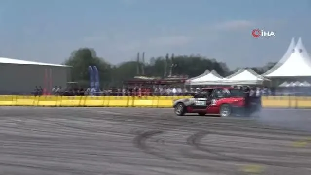 Türkiye'nin en iyi drift sürücüleri Bursa'da yarıştı