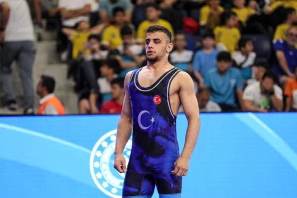 U17 Dünya Güreş Şampiyonası'nda Eyyüp Çetin finale yükseldi