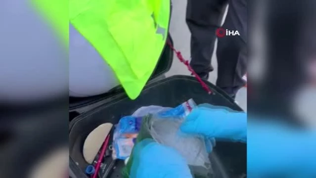 Uyuşturucu kuryesi polise yakalandı - Son Dakika