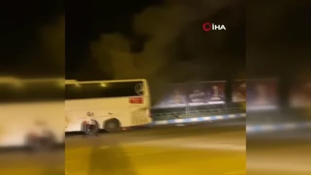 Yolcu otobüsünde duman paniği cep telefonu kamerasında
