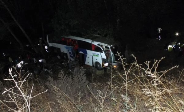 Yozgat'ta yolcu otobüsü şarampole devrildi: 12 ölü, 19 yaralı (2)- Yeniden