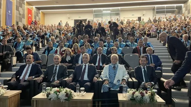 Bakan Bolat: '200'ün üzerinde ülkeye 11 bin 500 kalem ürün satıyoruz'