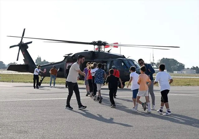 'Bir Çocuk Gelsin Bir Uçağa Dokunsun' projesi 100 bin çocuğa ulaştı