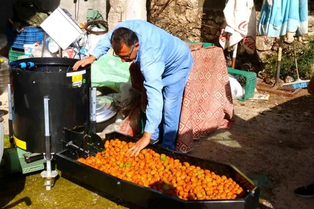 Antalya Büyükşehir Belediyesi Çiftçilere Makine Hibe Ediyor