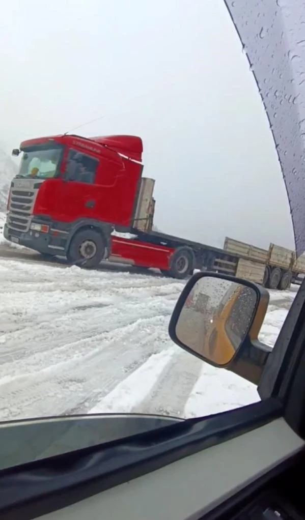 Alacabel'de Kar Yağışı: Ulaşımda Aksamalar Yaşandı
