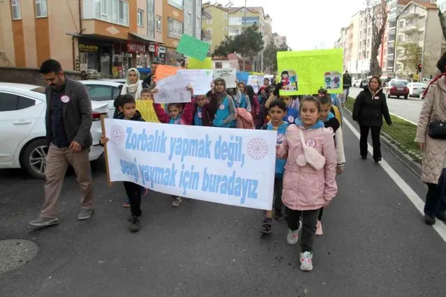 Beyşehir'de öğrenciler akran zorbalığına dikkat çekti