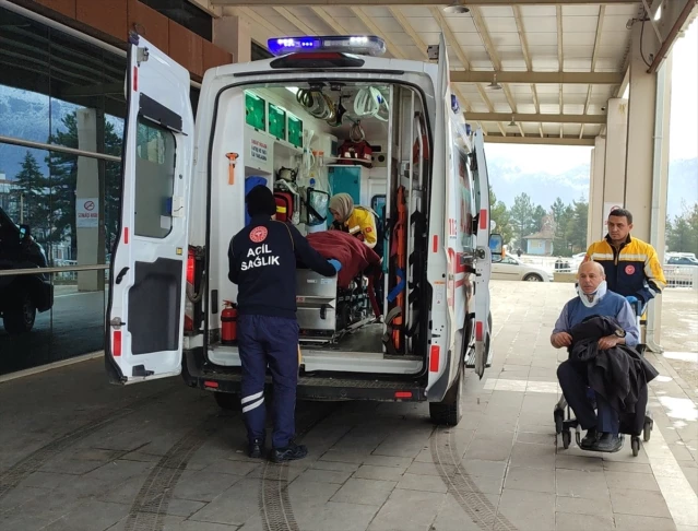 Konya'da Otomobil Devrildi: 4 Yaralı