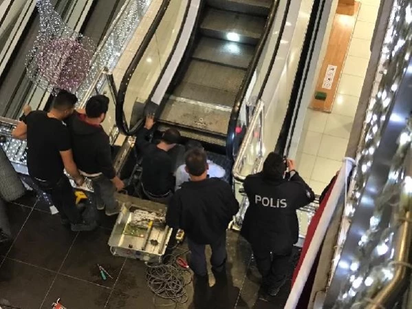 Konya'da alışveriş merkezinde düşen çocuğun 3 parmağı koptu