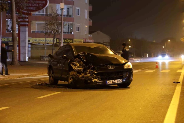 Konya'da alkollü sürücü park halindeki otomobile çarptı