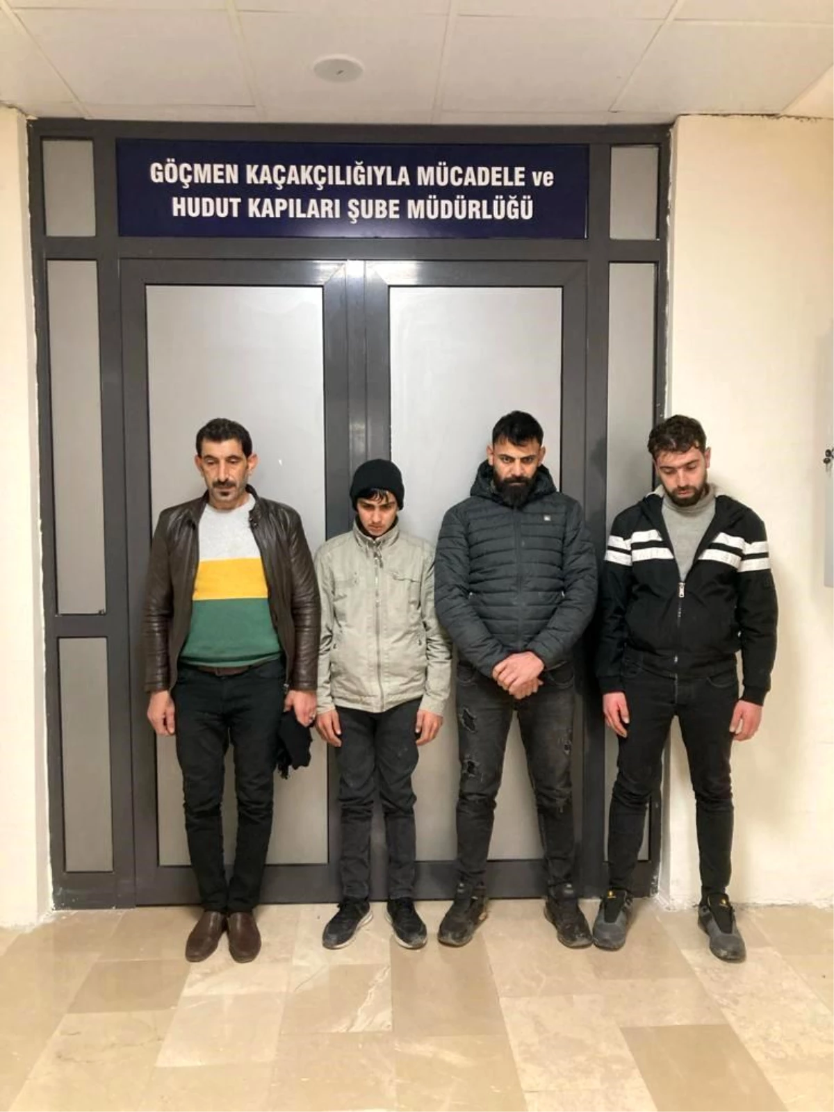 Afyonkarahisar'da göçmen kaçakçılığı yaptığı iddiasıyla gözaltına alınan 2 zanlıdan 1'i tutuklandı