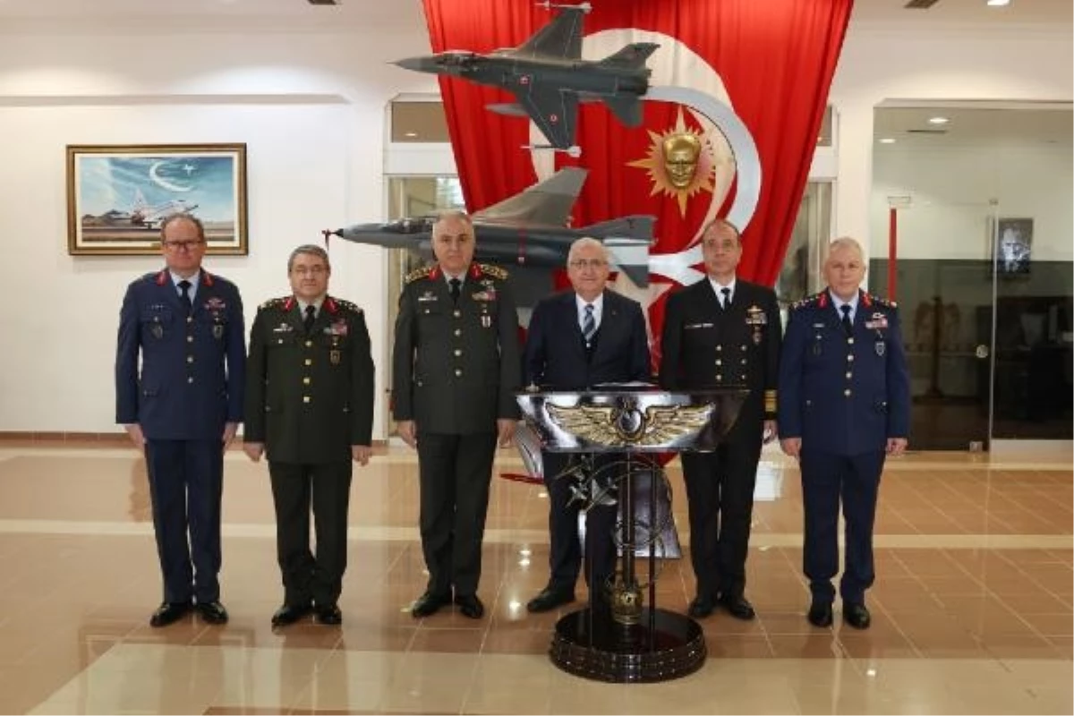 Milli Savunma Bakanı Yaşar Güler, Konya'daki 3. Ana Jet Üs Komutanlığı'nda İncelemelerde Bulundu