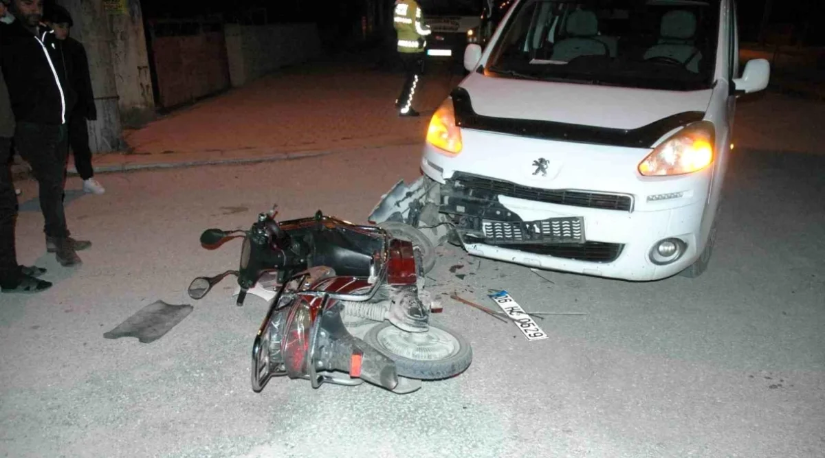 Konya'da Hafif Ticari Araçla Elektrikli Bisiklet Çarpıştı: 1 Yaralı