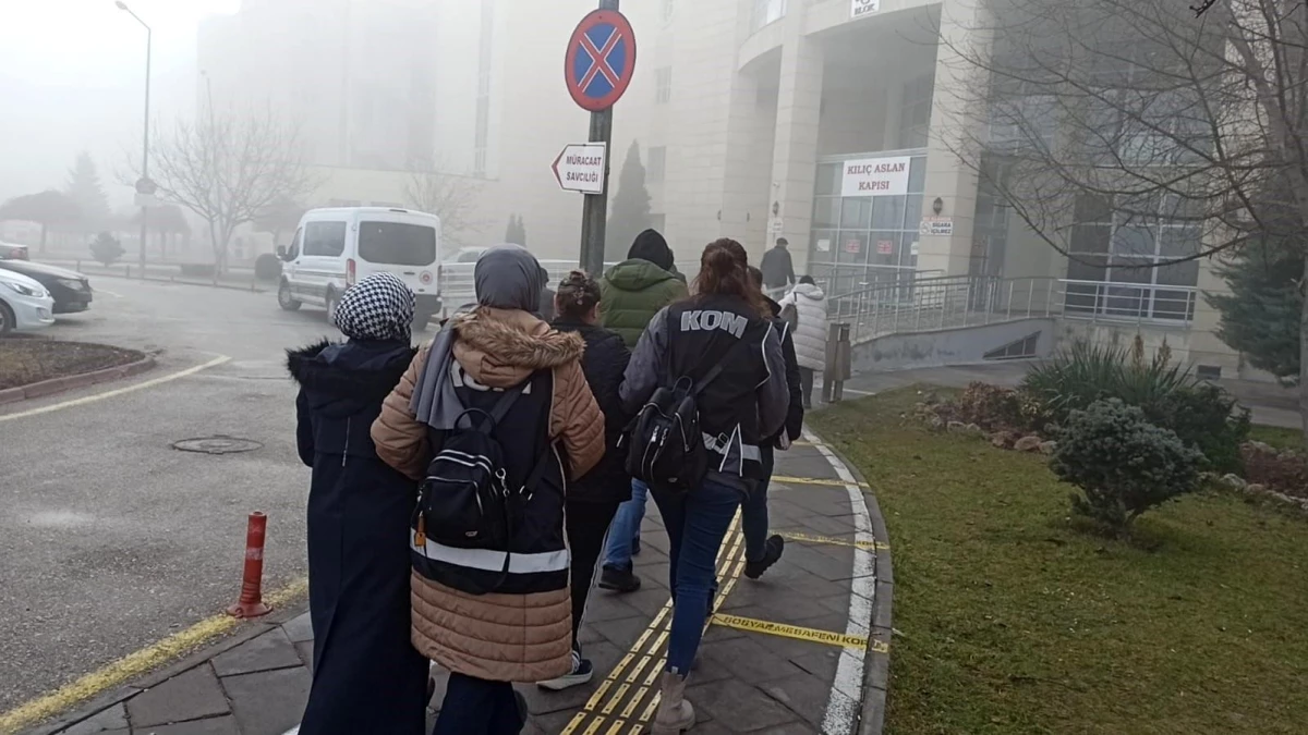 Konya'da FETÖ/PDY operasyonunda 3 kişi gözaltına alındı