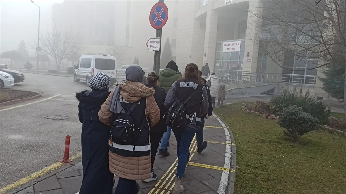 Konya'da FETÖ üyeleri ByLock kullanırken yakalandı