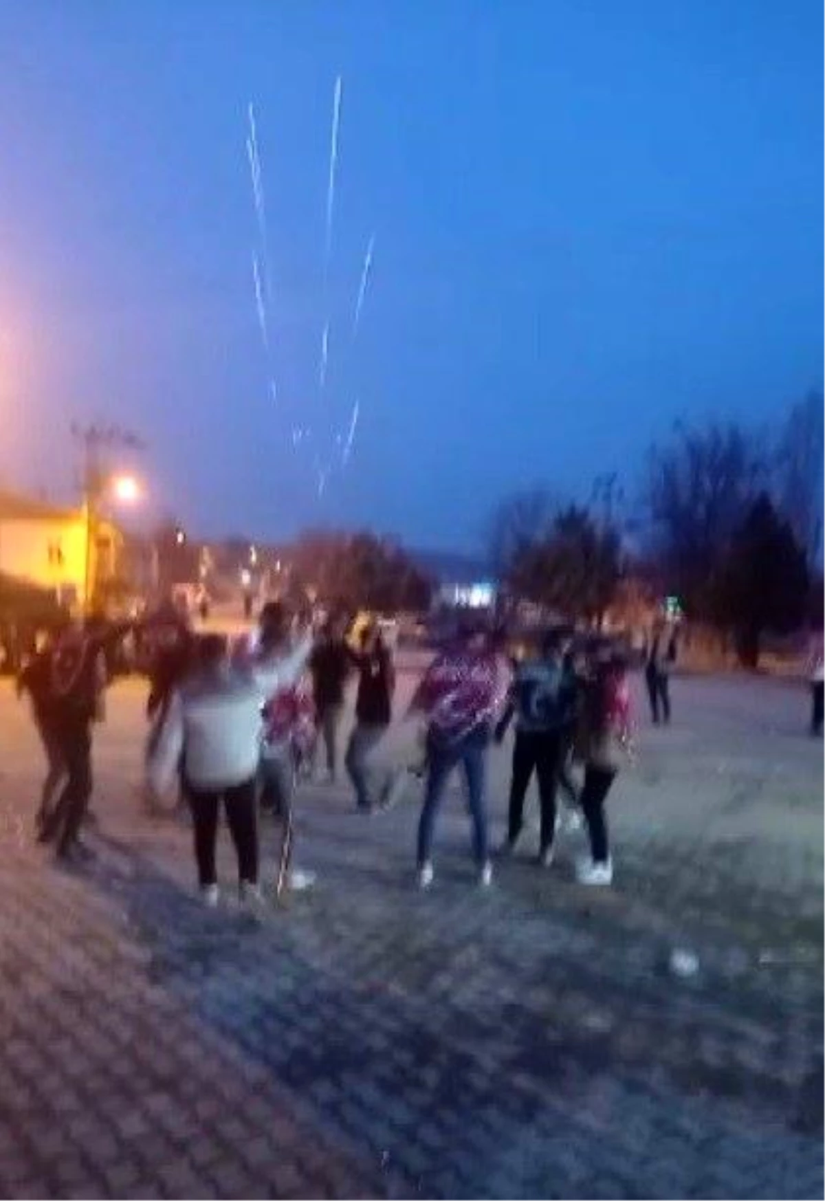 Konya'da asker eğlencesinde tüfek ve tabancalarla ateş açıldı, havai fişeklerle savaş alanına döndü