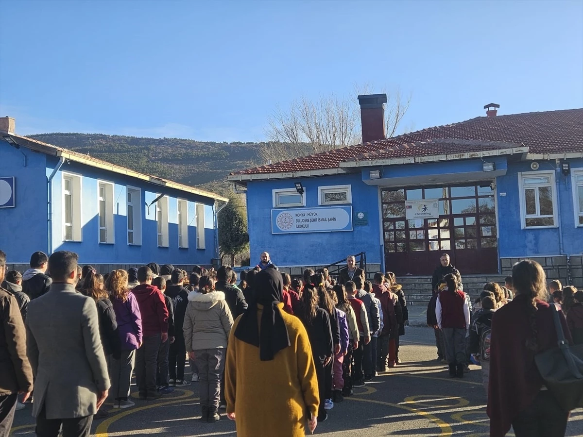 Konya'da deprem kurbanları için saygı duruşu yapıldı