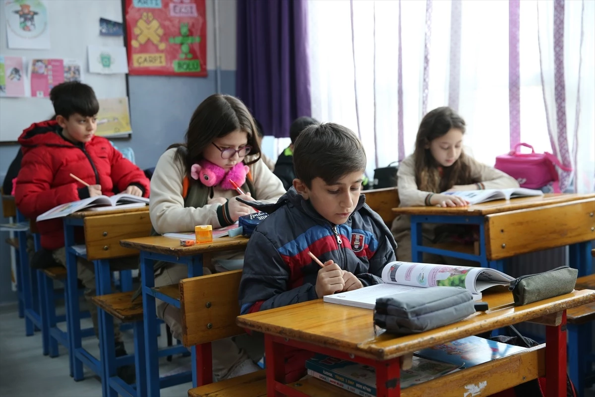 Konya, Afyonkarahisar, Karaman ve Aksaray'da Yarıyıl Tatilinin Ardından Okullar Açıldı
