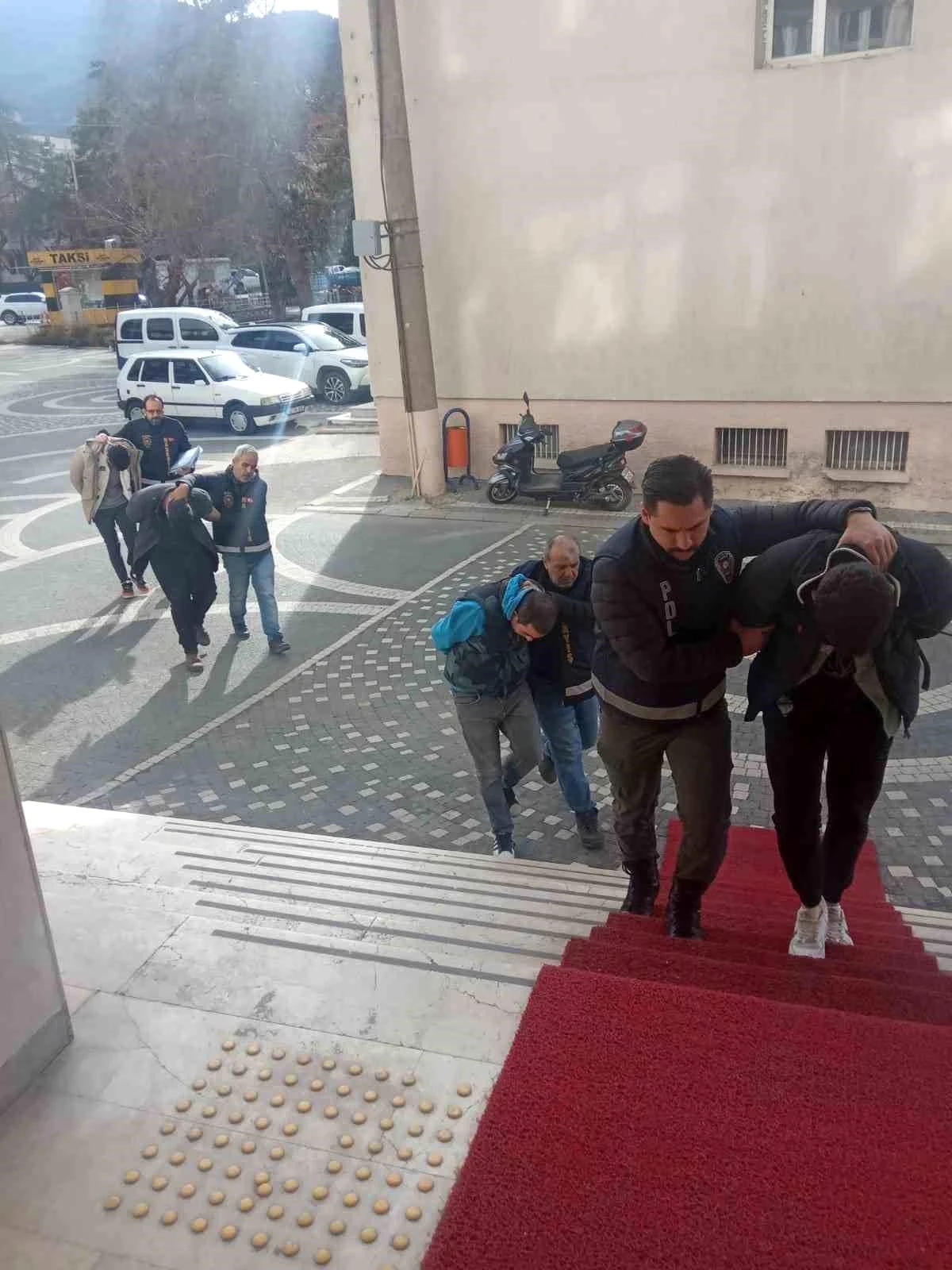 Akşehir'de uyuşturucu ve kaçak içki operasyonu: 1 kişi tutuklandı