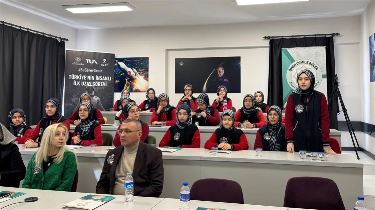Konya'da Öğrenciler, Türkiye'nin İlk Astronotuyla Görüştü