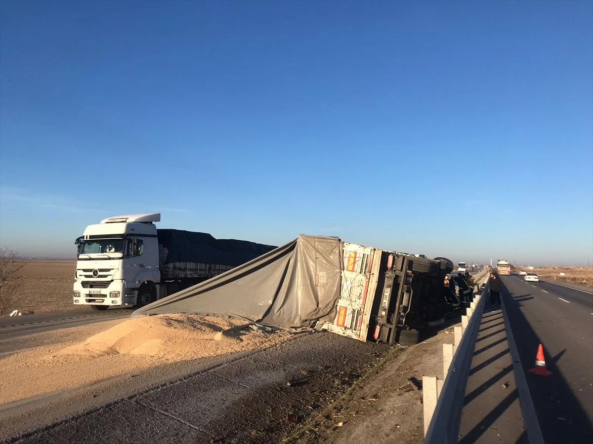 Konya'da Tır Devrildi: 1 Ölü, 1 Yaralı