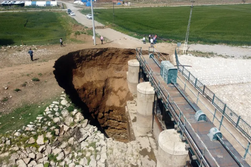 ÇUMRA’DA 2 OBRUK DAHA OLUŞTU