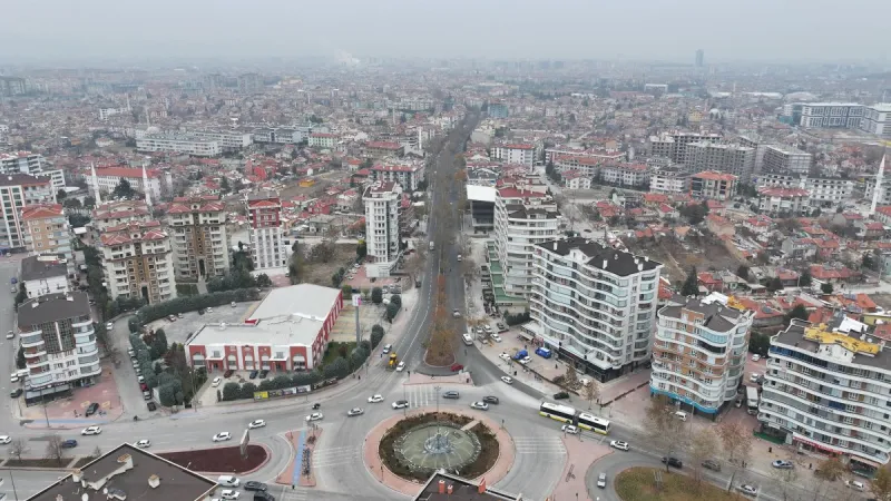 AHMET ÖZCAN CADDESİ’NDE 2,6 KİLOMETRELİK SICAK ASFALT ÇALIŞMASI TAMAMLANDI