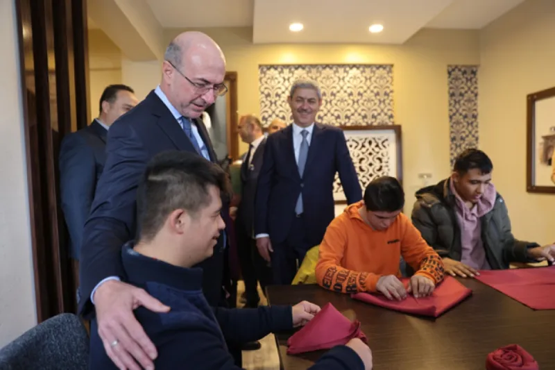 Başkan Pekyatırmacı ve Sağdıç, 3 Aralık Dünya Engelliler Günü'nde Özel Öğrencilerle Buluştu