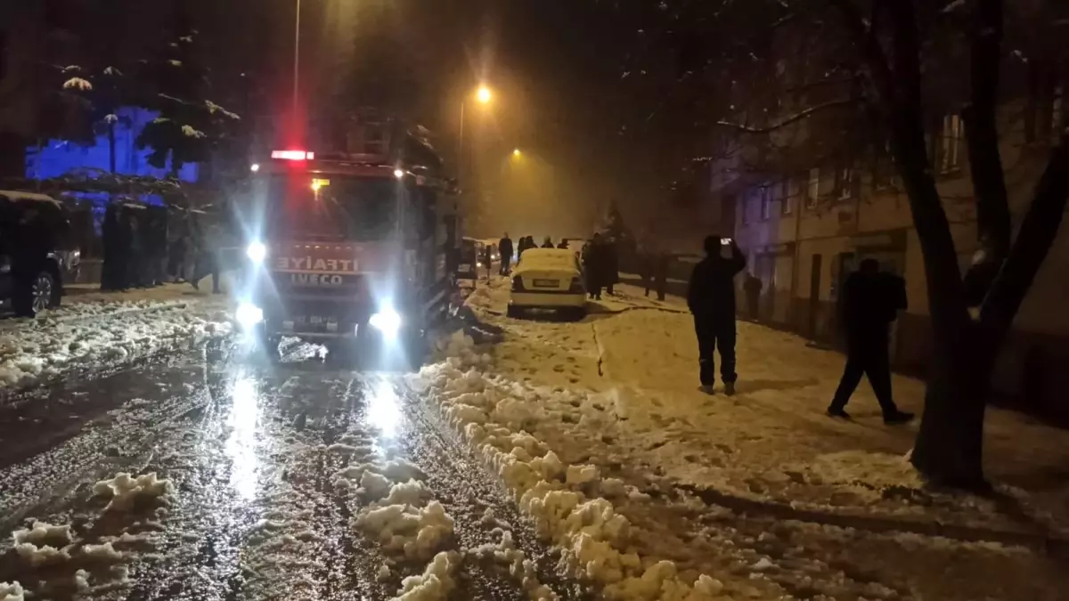 Konya'da Bina Yangını: 6 Kişi Dumandan Etkilendi