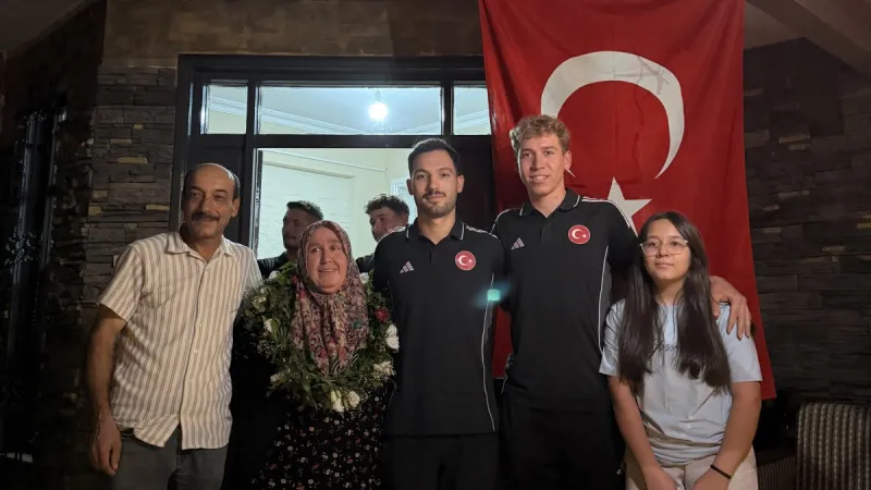 Konya'nın Gururu Milli Bisikletçiler Ramazan Yılmaz ve Mustafa Tarakcı Coşkuyla Karşılandı - 2