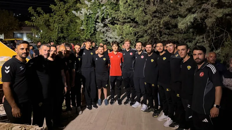 Konya'nın Gururu Milli Bisikletçiler Ramazan Yılmaz ve Mustafa Tarakcı Coşkuyla Karşılandı - 4