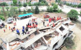 KONYA BÜYÜKŞEHİR İTFAİYESİ’NDEN NEFES KESEN DEPREM TATBİKATI