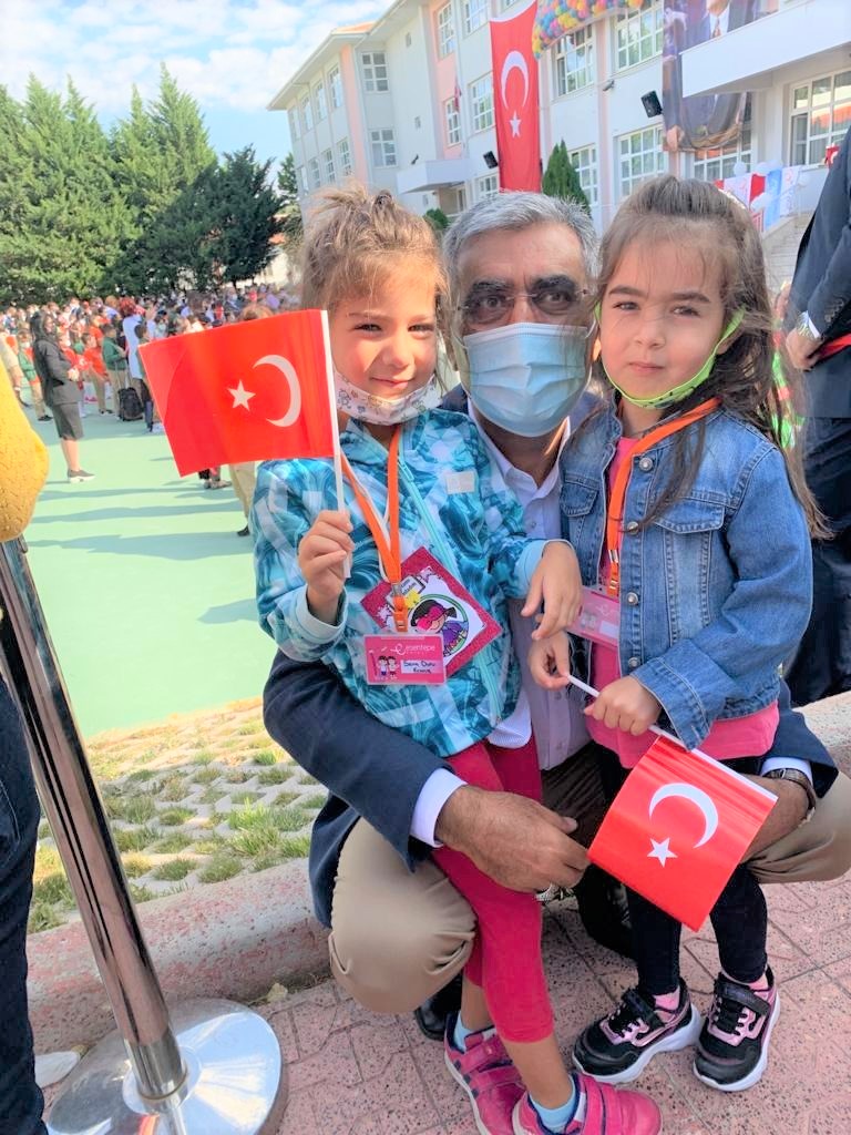 PANKOBİRLİK BAŞKANI RECEP KONUK’UN TORUNLARINI OKULA GÖTÜRME SEVİNCİ