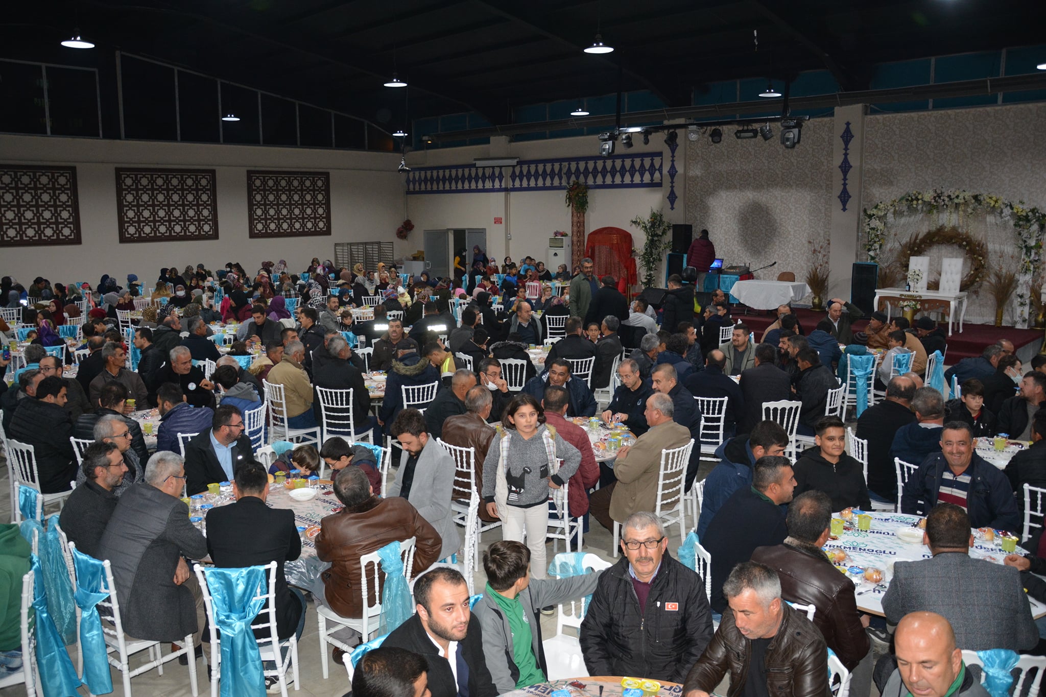 BELEDİYE PERSONELİ MORAL YEMEĞİNDE BULUŞTU