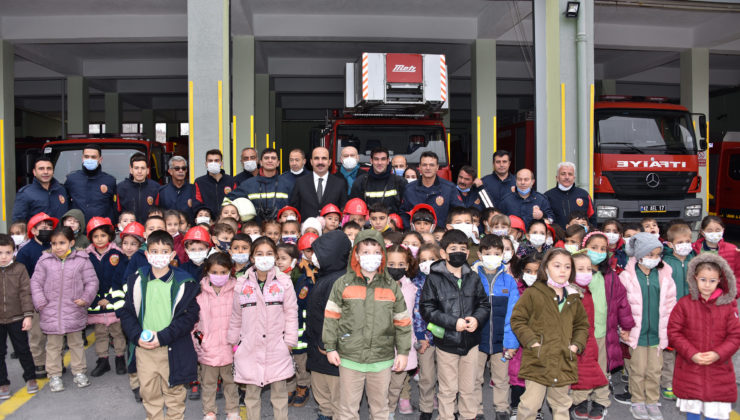 Minik Öğrenciler Yangın Konusunda Bilinçleniyor