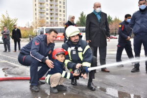 Minik Öğrenciler Yangın Konusunda Bilinçleniyor