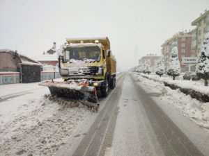 ÇUMRA BELEDİYESİ’NDEN YOĞUN KAR MESAİSİ