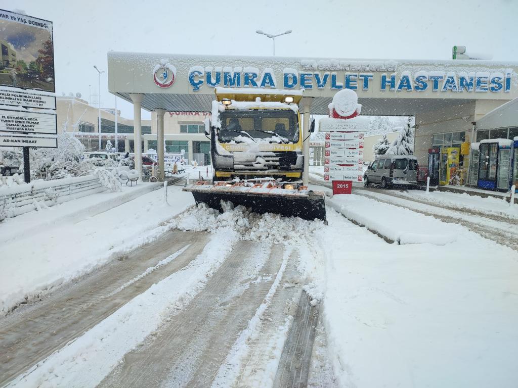 ÇUMRA BELEDİYESİ’NDEN  YOĞUN KAR MESAİSİ
